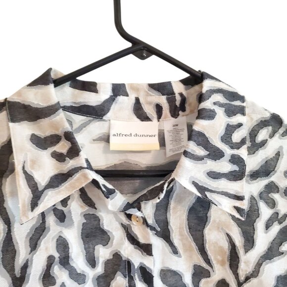 Alfred Dunner Tiger Print Button Up Collard Blouse 20W - Picture 3 of 14